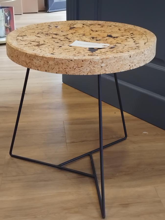 table-qg9i8l.jpg